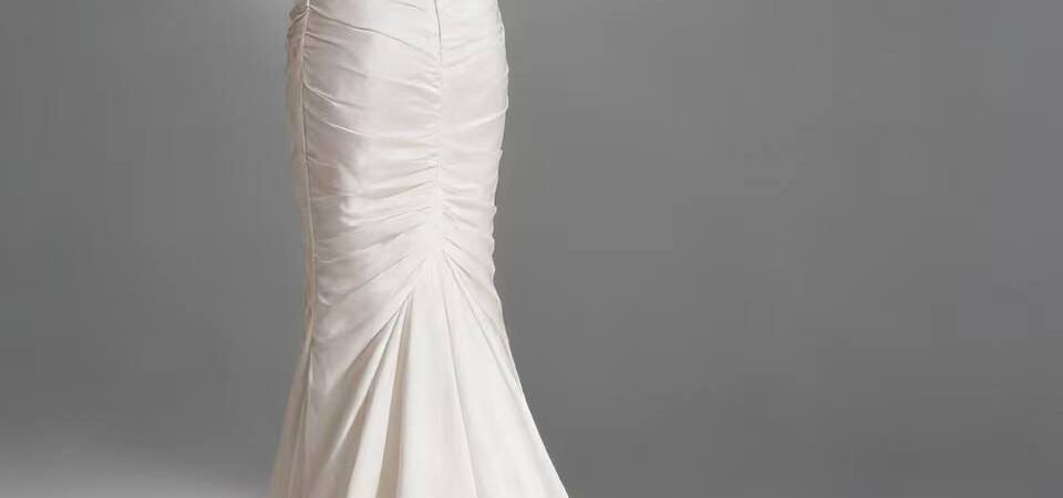 What to Wear to a Hawaii Wedding as a Guest (Dress Code Decoded + Packing Tips)